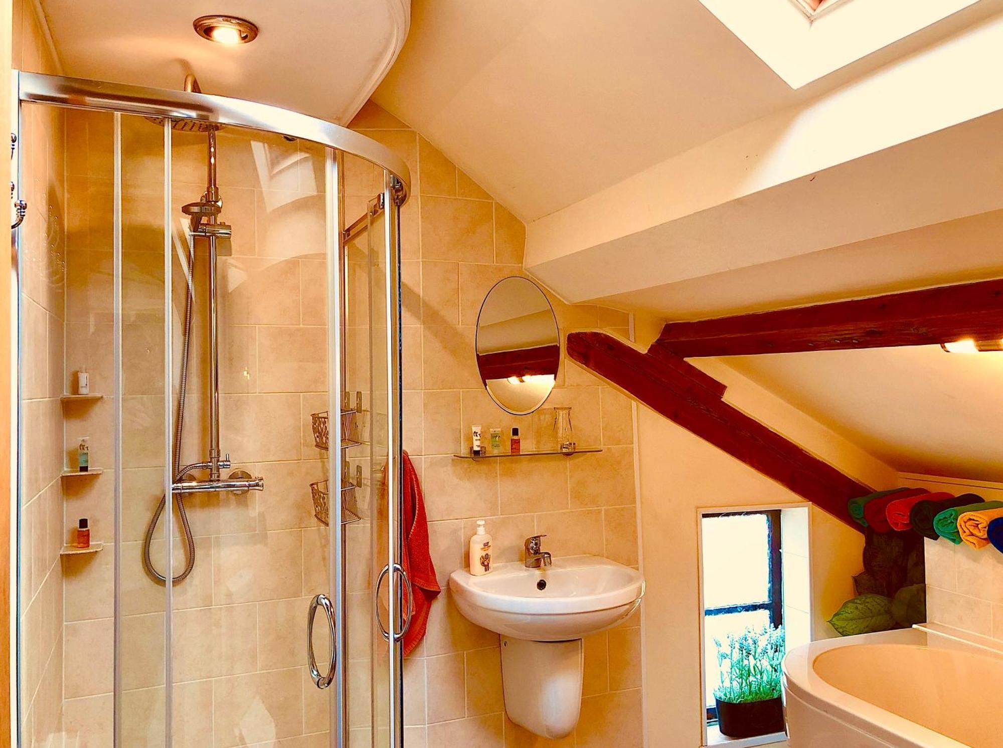 Squirrel Barn Villa Milwich Ngoại thất bức ảnh