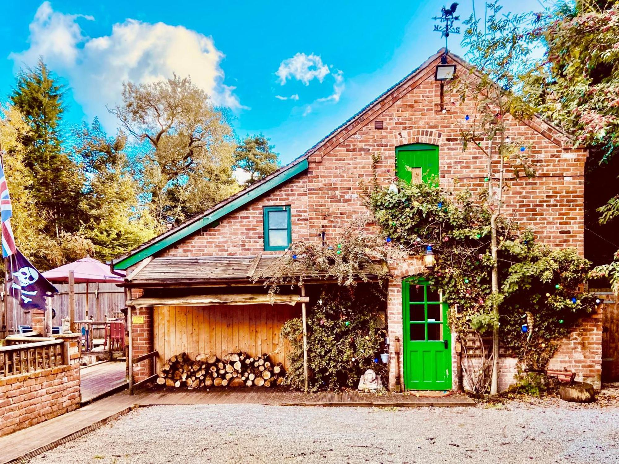 Squirrel Barn Villa Milwich Ngoại thất bức ảnh