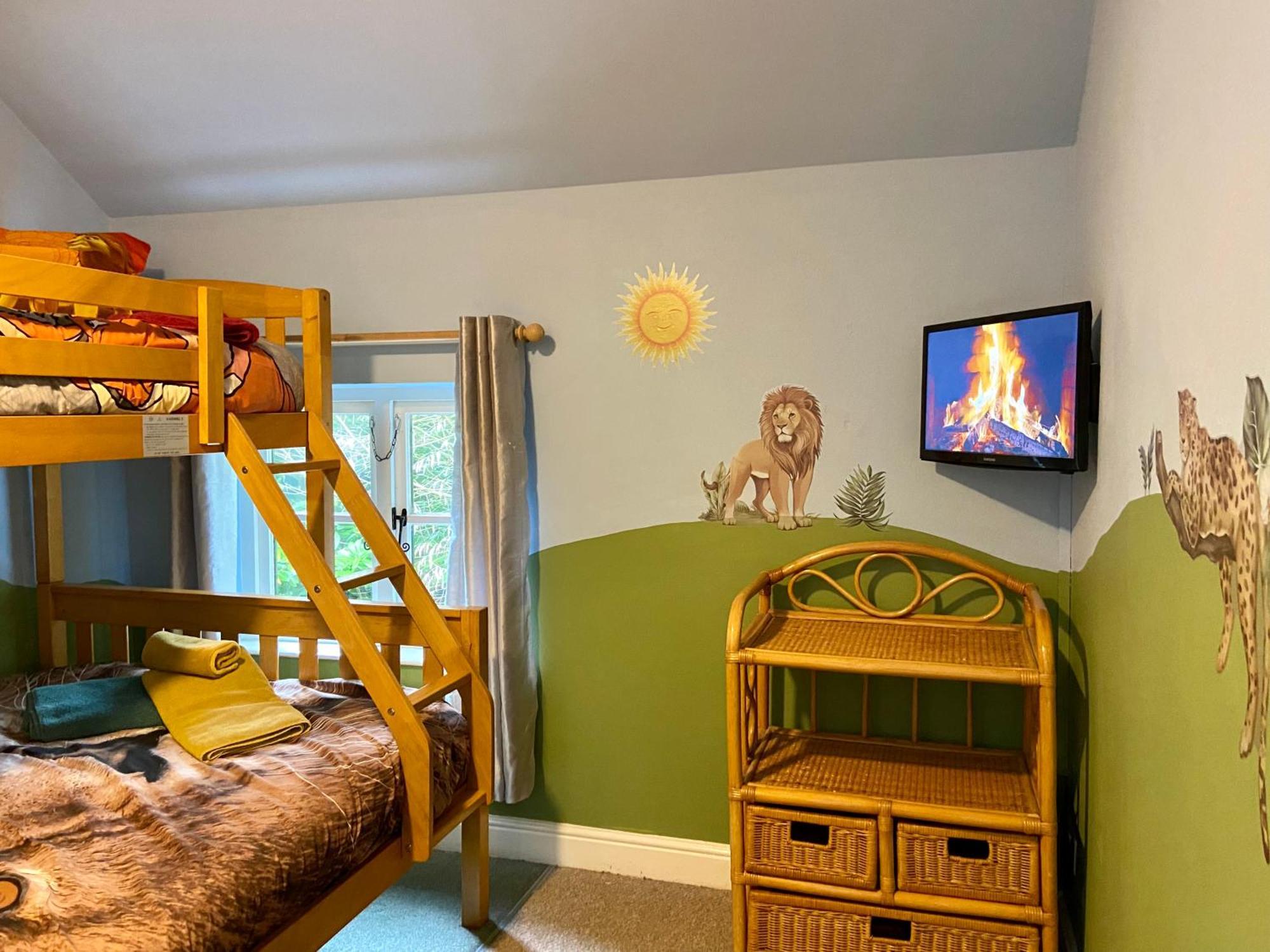Squirrel Barn Villa Milwich Ngoại thất bức ảnh